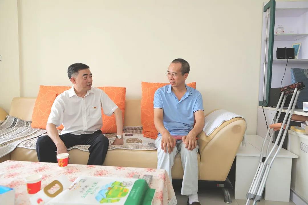 ������ŵ�ί����ǡ�������ε�߷�ο���Ĵ�pg�齫����app�������ѵ�Ա