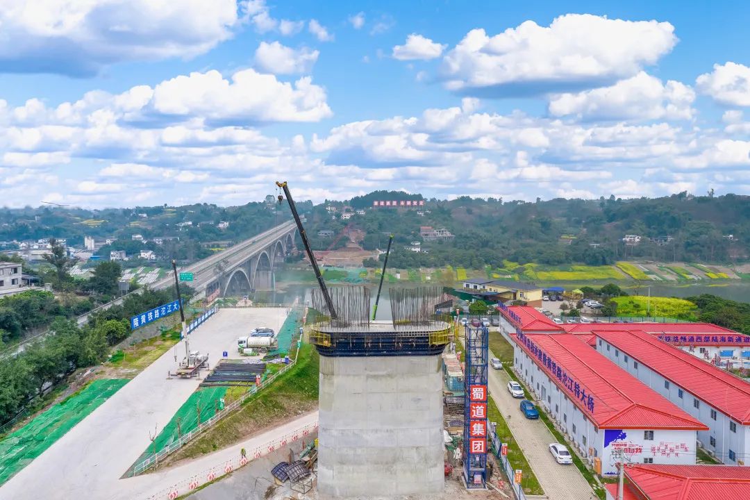 ��ս���ź� | ¡����·ȫ���׶���ɽ���