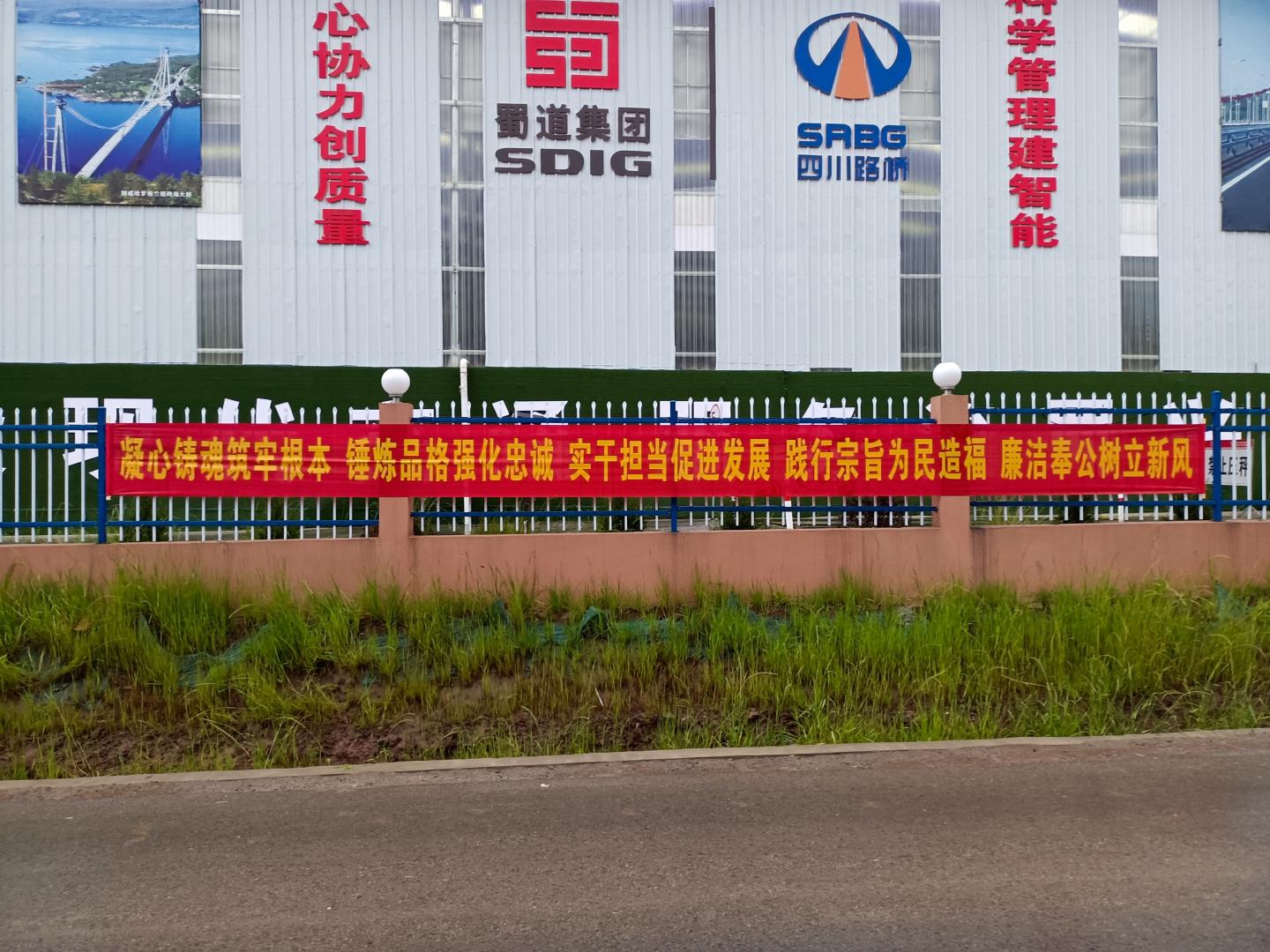 �򱨸�ͼ2   �Ƶ��� ��.jpg