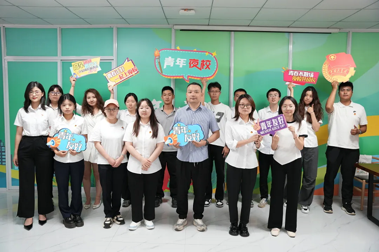 ����׷�����������Σ�����㡤����YeahУ (����Ƭ��ʾ���㣩��������